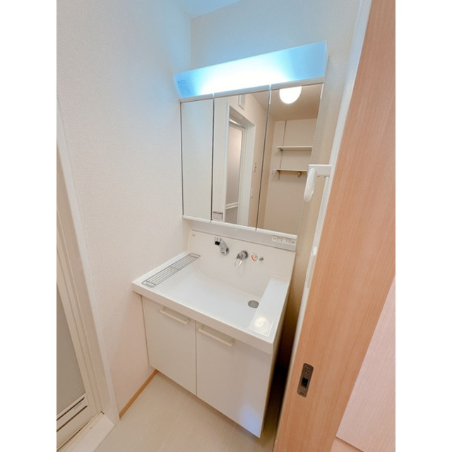 洗面設備　別部屋参考写真です
