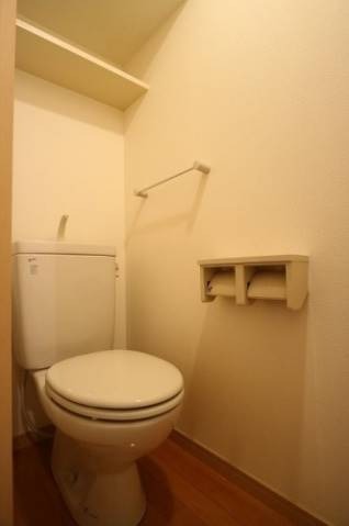 トイレ　広くて綺麗なトイレですね