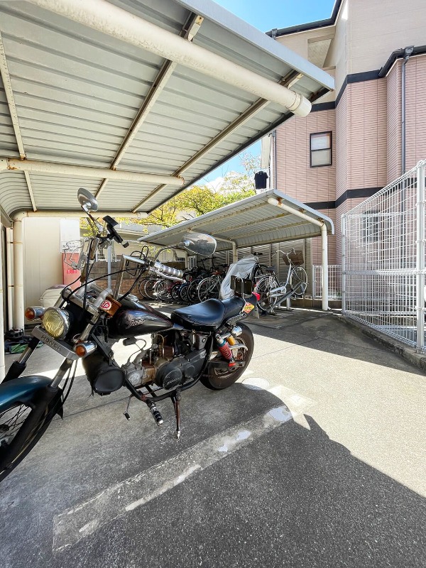 その他設備　バイクも駐められる駐輪場です