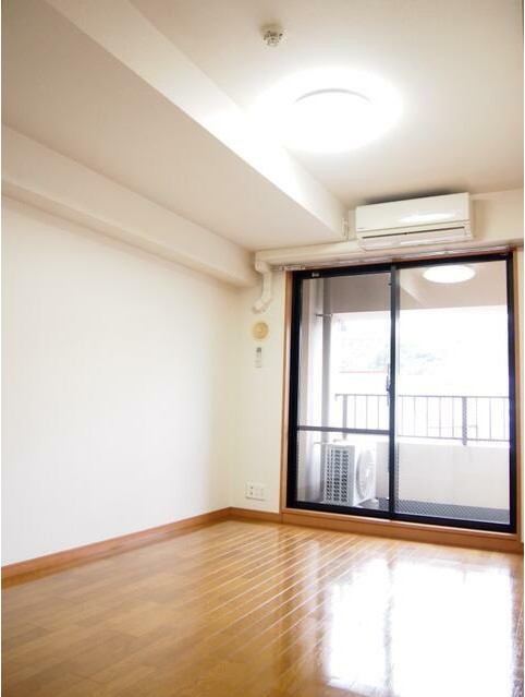 居室・リビング　開放感のあるゆったりとしたお部屋です♪