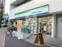 コンビニ　ファミリーマート王子本町1丁目店（コンビニ）まで500m