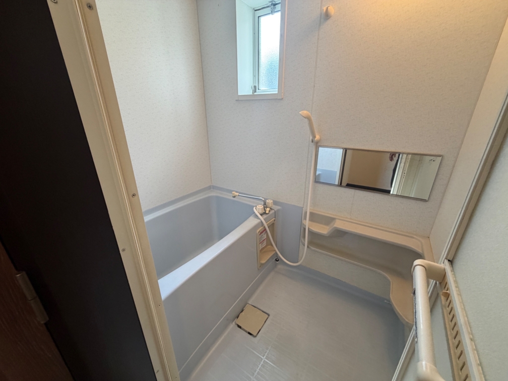 リビング西山町の風呂写真