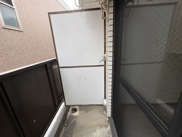バルコニー　洗濯機置き場