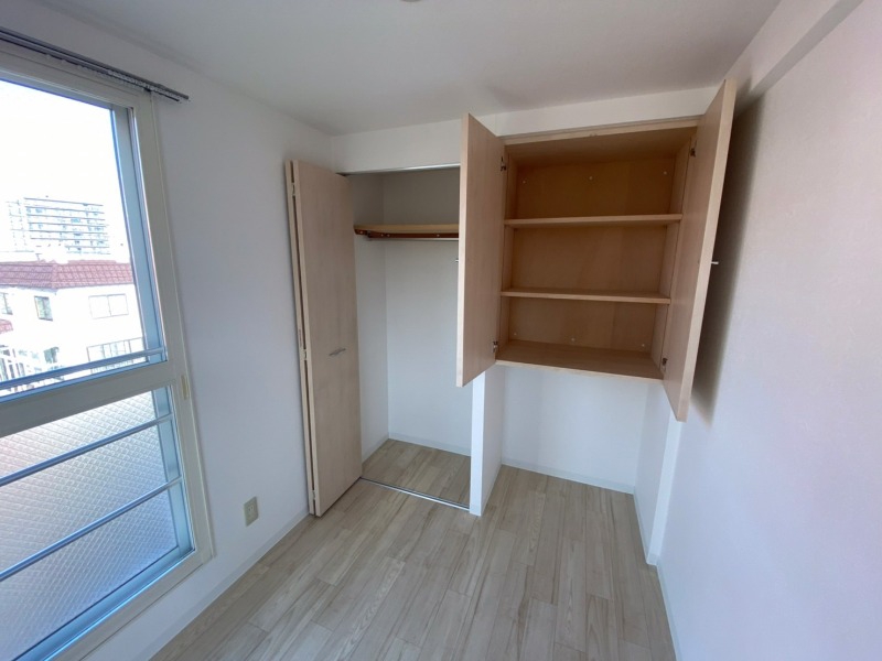 収納　寝室の収納です。部屋がすっきり片付きます。