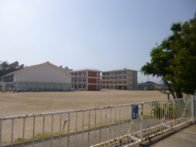 小学校　浜松市立可美小学校（小学校）まで481m