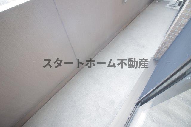 バルコニー　外からの目が気にならないバルコニーで洗濯物が干せます