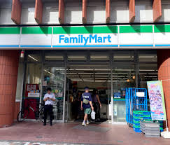 コンビニ　ファミリーマート 渋谷明治通り店（コンビニ）まで393m