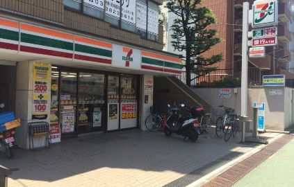 コンビニ　セブンイレブン文京千駄木1丁目店（コンビニ）まで360m