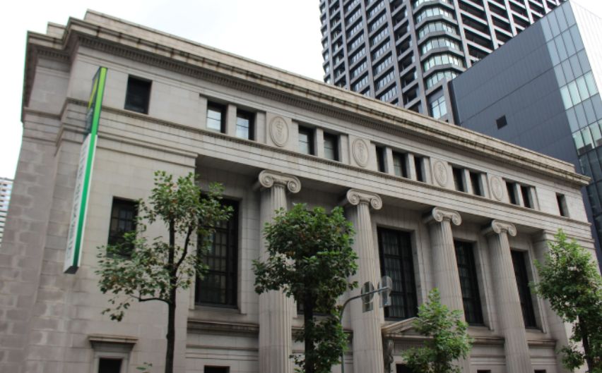 銀行　三井住友銀行大阪中央支店（銀行）まで50m