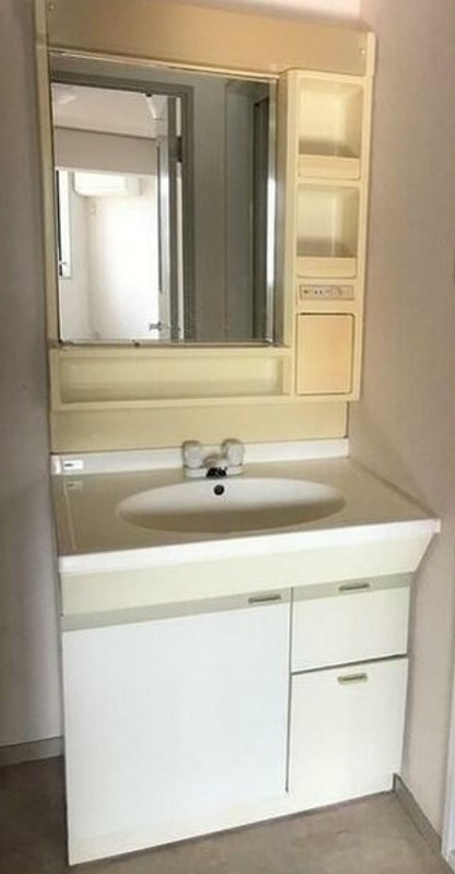 洗面設備　同仕様写真含む