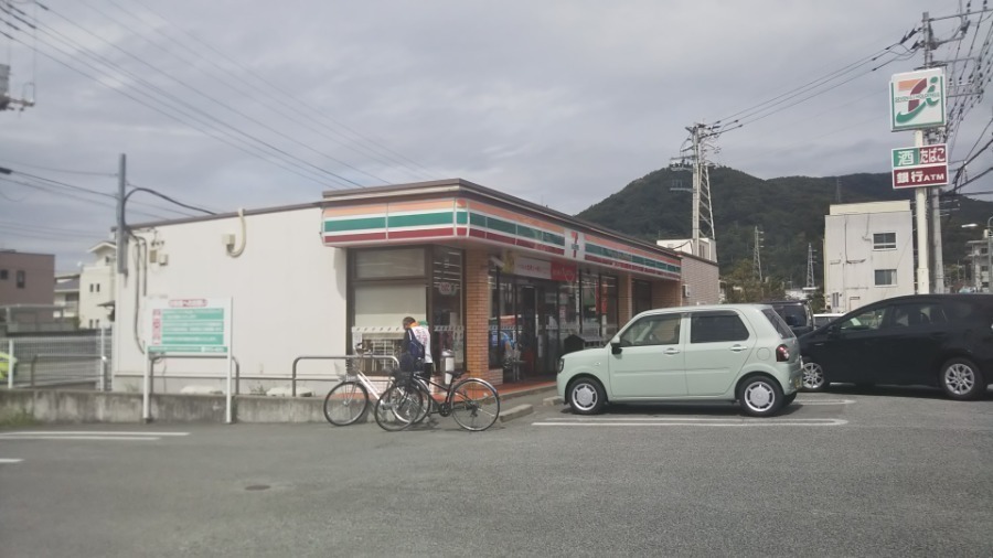 コンビニ　セブンイレブン甲府富士見通り店（コンビニ）まで678m