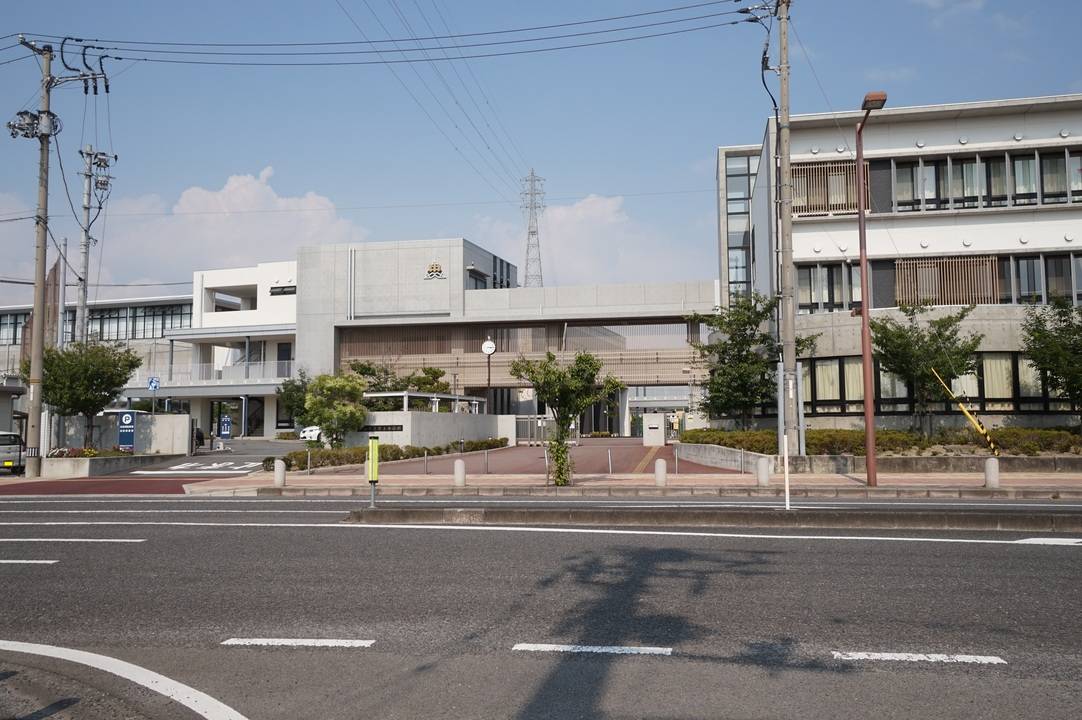 中学校　余土中学校（中学校）まで1440m