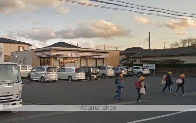 コンビニ　セブンイレブン（コンビニ）まで711m