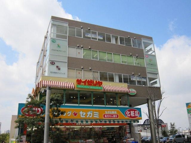 飲食店　サイゼリヤ足立新田店（飲食店）まで388m