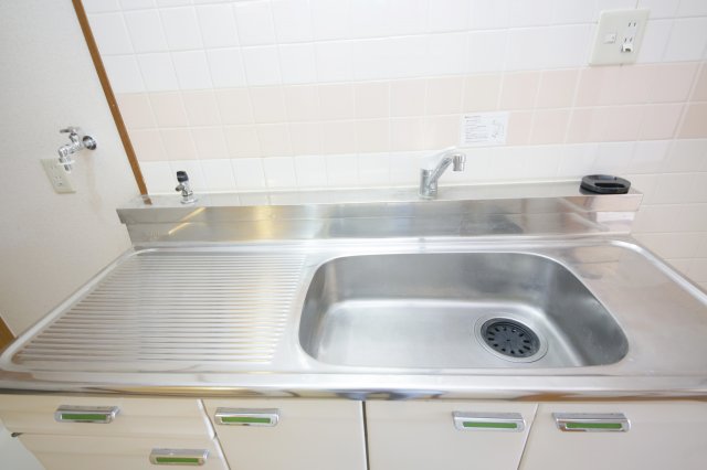 キッチン　別部屋同間取りのお写真となります。参考にご覧くださいませ。
