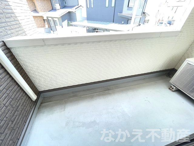 バルコニー　外からの目が気にならないバルコニーで洗濯物が干せます