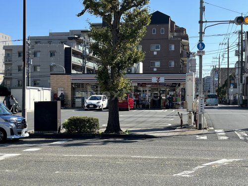コンビニ　セブン-イレブン 八王子中央図書館前店（コンビニ）まで220m