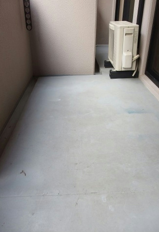 バルコニー　広いベランダは洗濯物が良く乾きます
