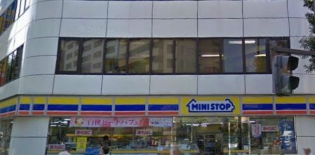 コンビニ　コンビニ（コンビニ）まで50m
