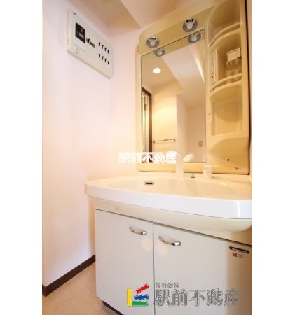 洗面設備　同建物別部屋写真