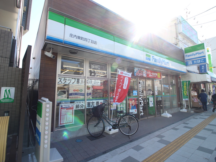 コンビニ　ファミリーマート（コンビニ）まで560m