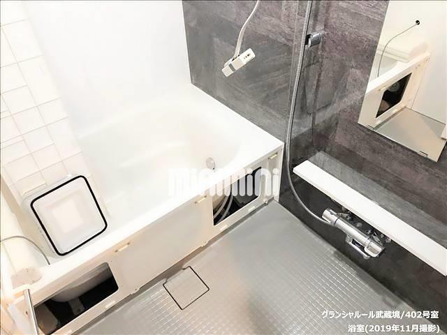 バス・シャワールーム　浴室乾燥機機能付きのバスルーム！