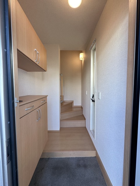 玄関　別部屋参考写真です
