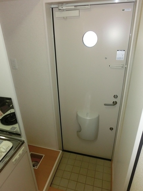 玄関　※別タイプの参考画像になります。