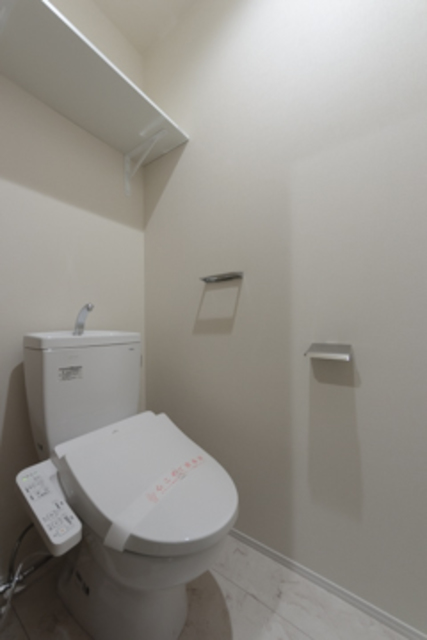 トイレ　※写真は同タイプ住戸です。