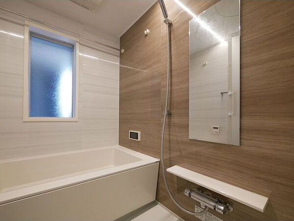 バス・シャワールーム　※写真は同じマンションの違う部屋のものになります。