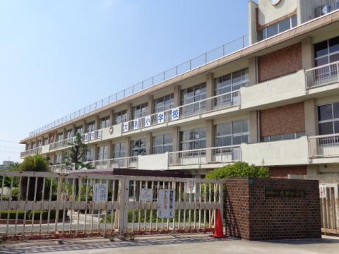 小学校　大野城市立大利小学校（小学校）まで696m