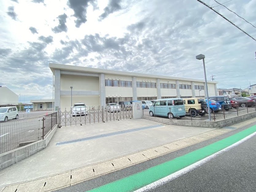 小学校　稲沢西小学校（小学校）まで1112m