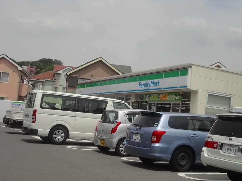 コンビニ　ファミリーマート（コンビニ）まで229m