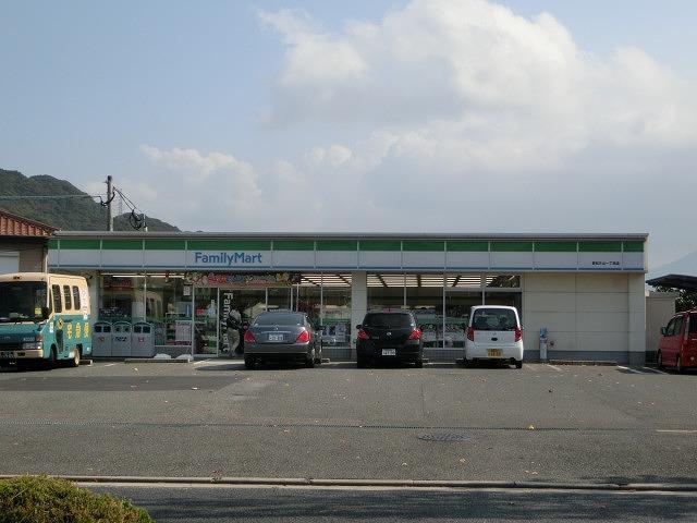 コンビニ　ファミリーマート／若松鴨生田店（コンビニ）まで77m