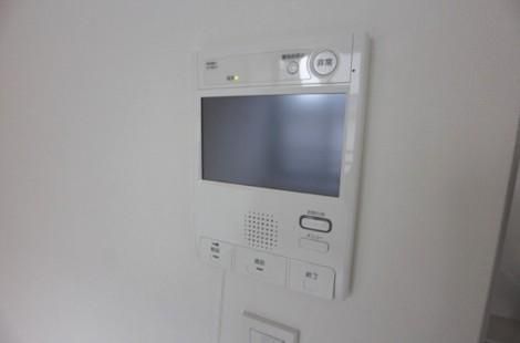 セキュリティ　訪問者の顔を確認できるモニタ付きインターホン♪