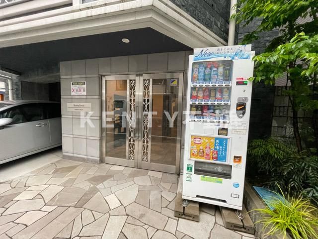 エントランス　建物の内部です