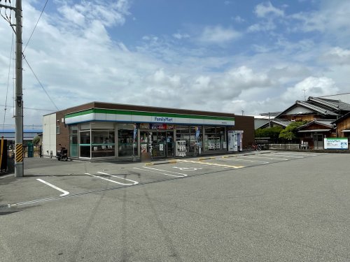 コンビニ　ファミリーマート 斑鳩法隆寺南店（コンビニ）まで785m
