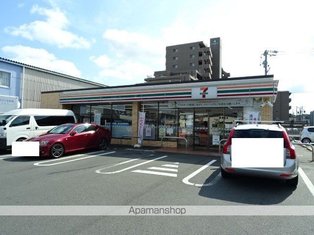コンビニ　セブンイレブン（コンビニ）まで528m