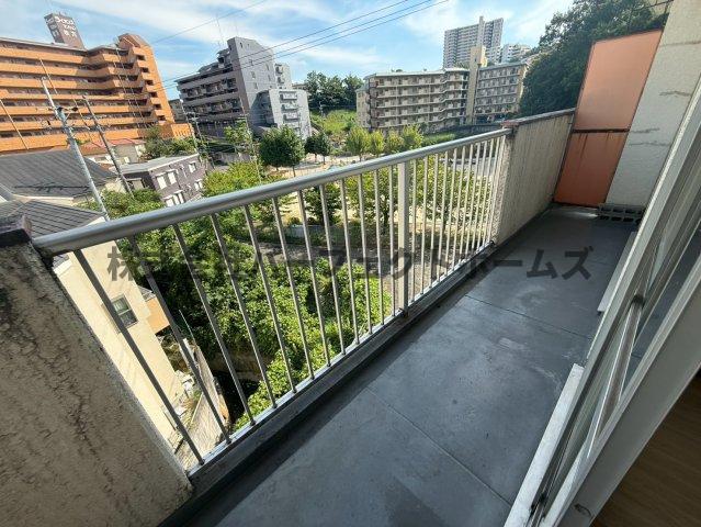 バルコニー　陽当たり良好なバルコニーです