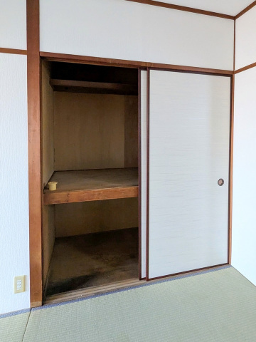 収納　押入