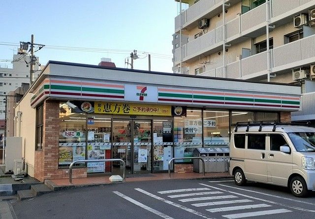 コンビニ　セブンイレブン（コンビニ）まで110m