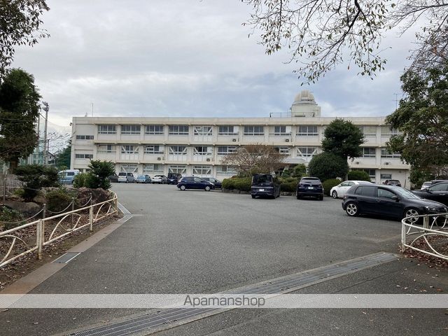 中学校　鷹岡中学校（中学校）まで691m
