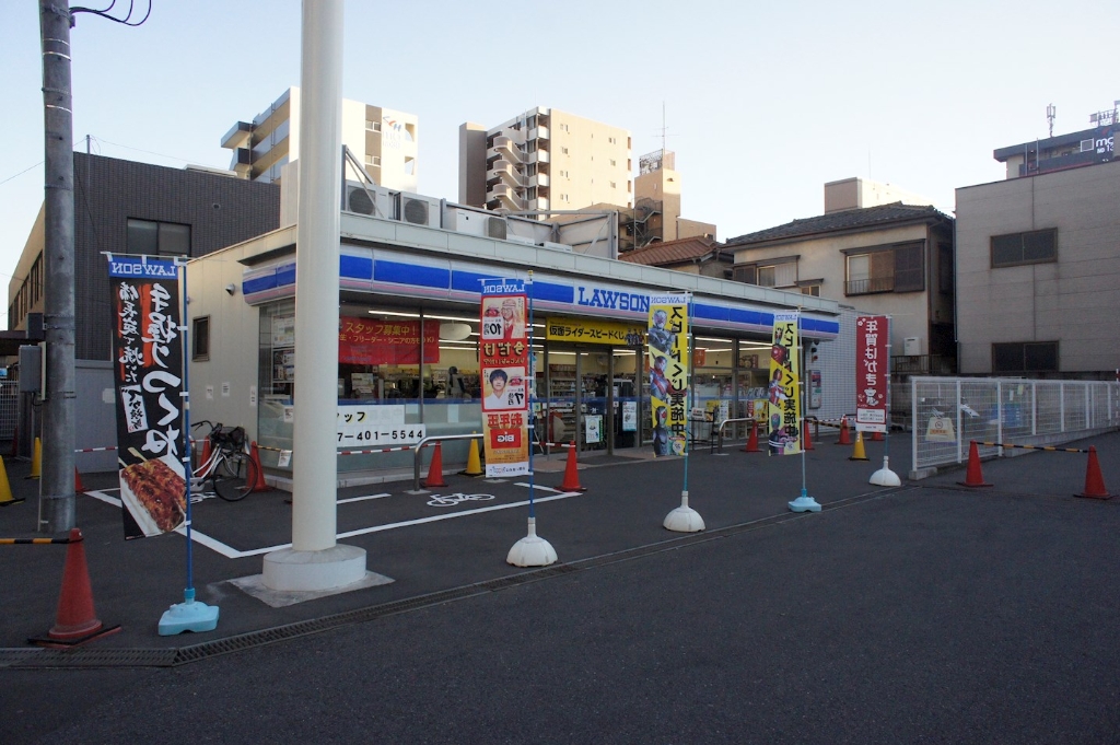 コンビニ　ローソン 船橋本町二丁目店（コンビニ）まで218m