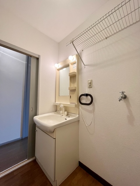 洗面設備　※同間取り別棟の写真です。