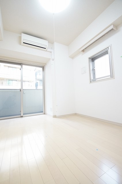居室・リビング　角部屋・2面採光のお部屋です。