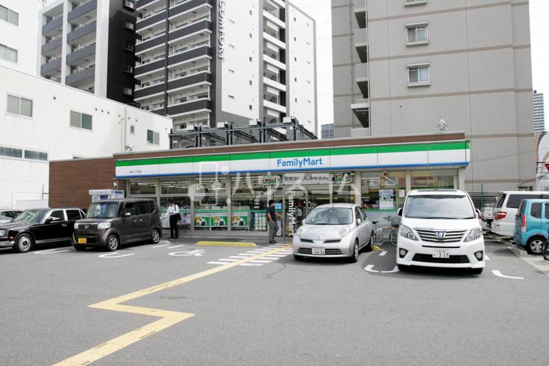 コンビニ　ファミリーマート桜川二丁目店（コンビニ）まで581m
