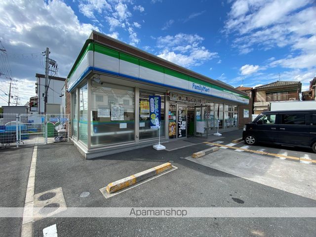 コンビニ　ファミリーマート（コンビニ）まで587m