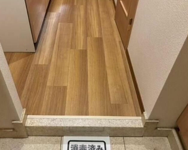 玄関　別部屋の画像を使用しております。