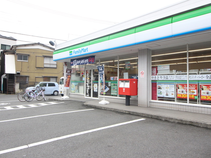 コンビニ　ファミリーマート（コンビニ）まで613m