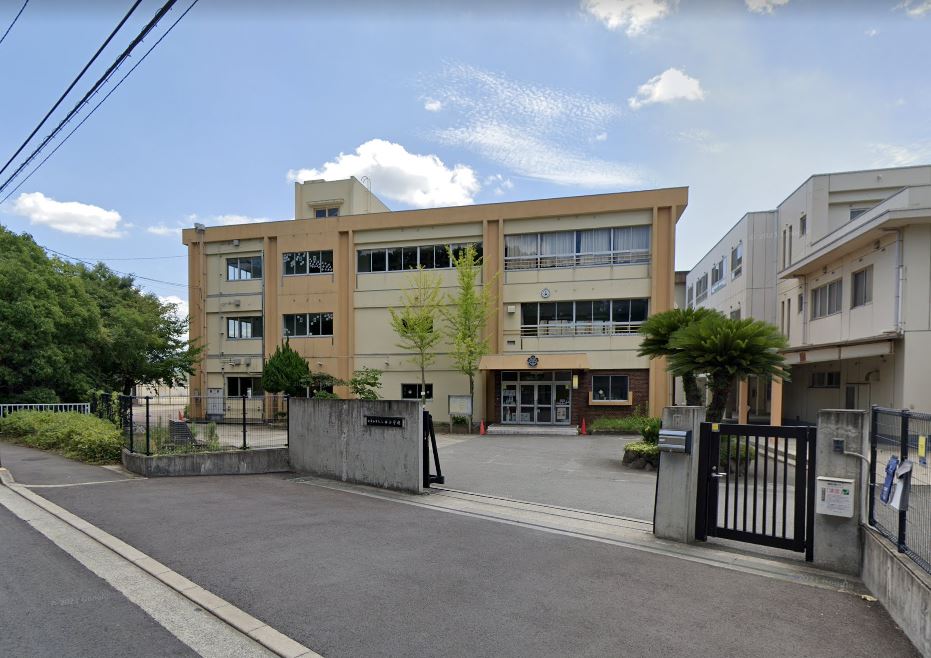 小学校　和歌山市立三田小学校（小学校）まで798m